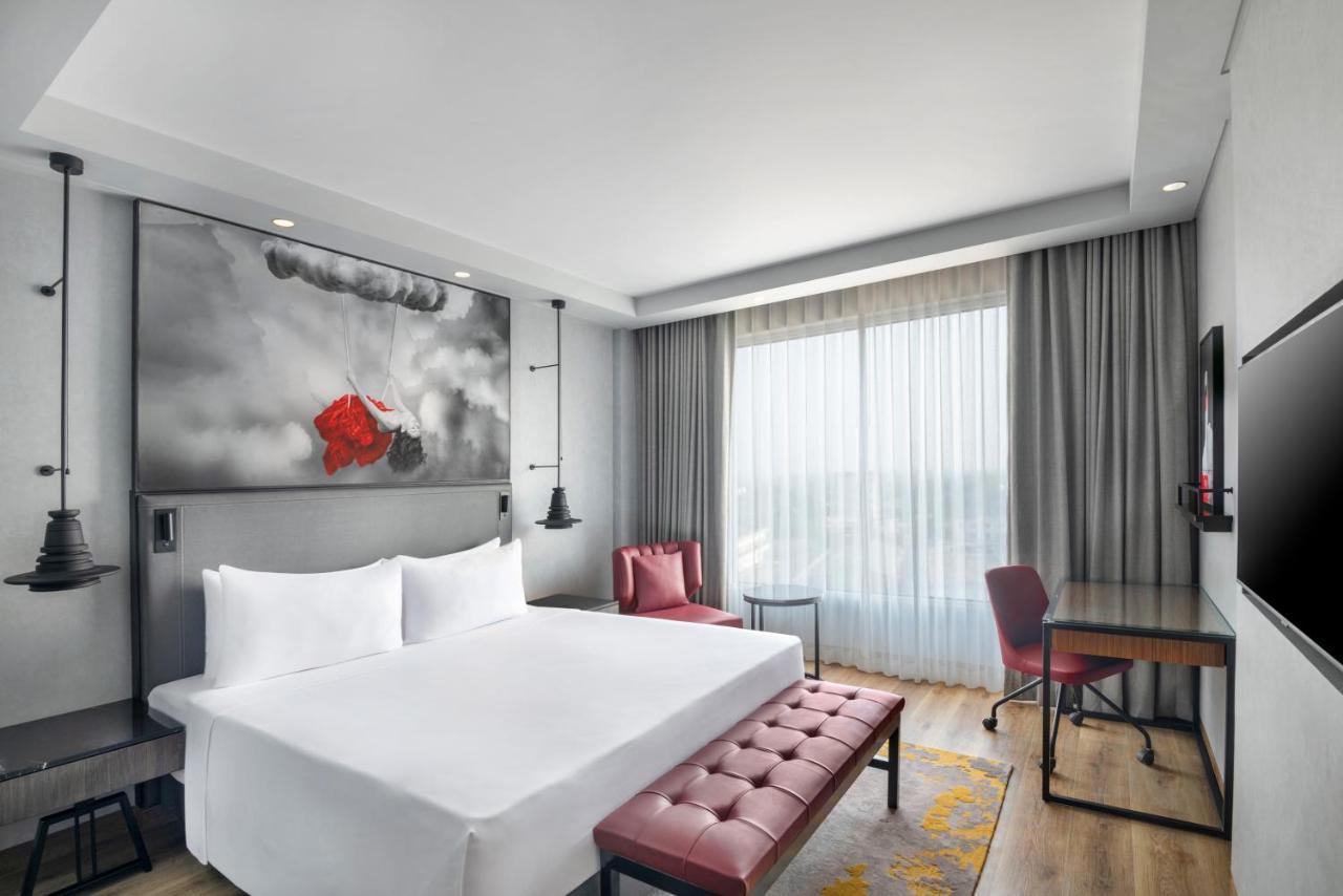 Radisson Red Chandigarh 5*