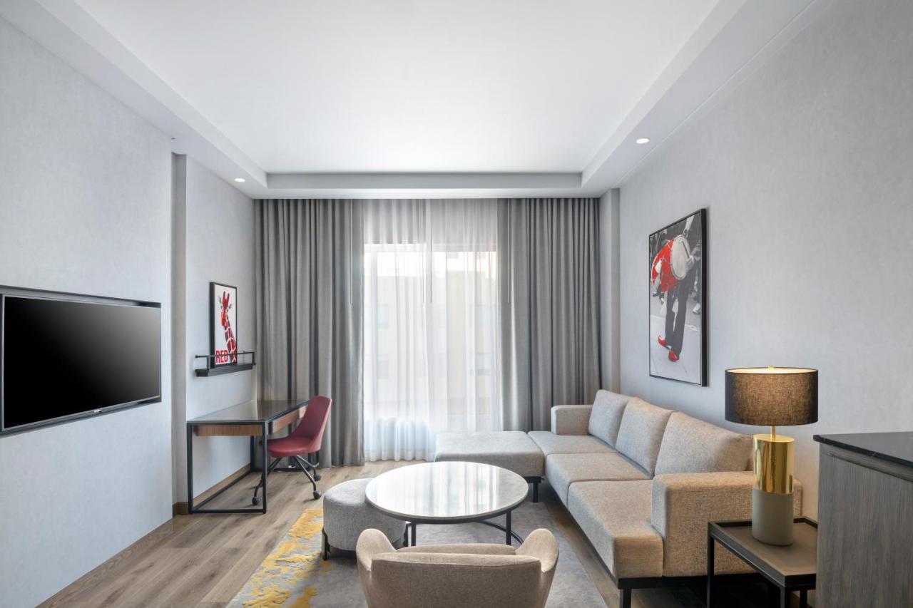 Radisson Red Chandigarh 5*