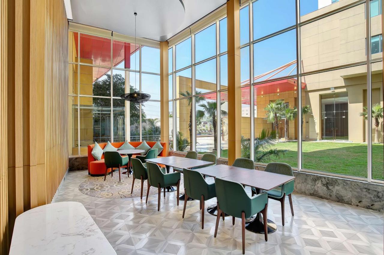 Hotel Radisson Red Chandigarh 5*