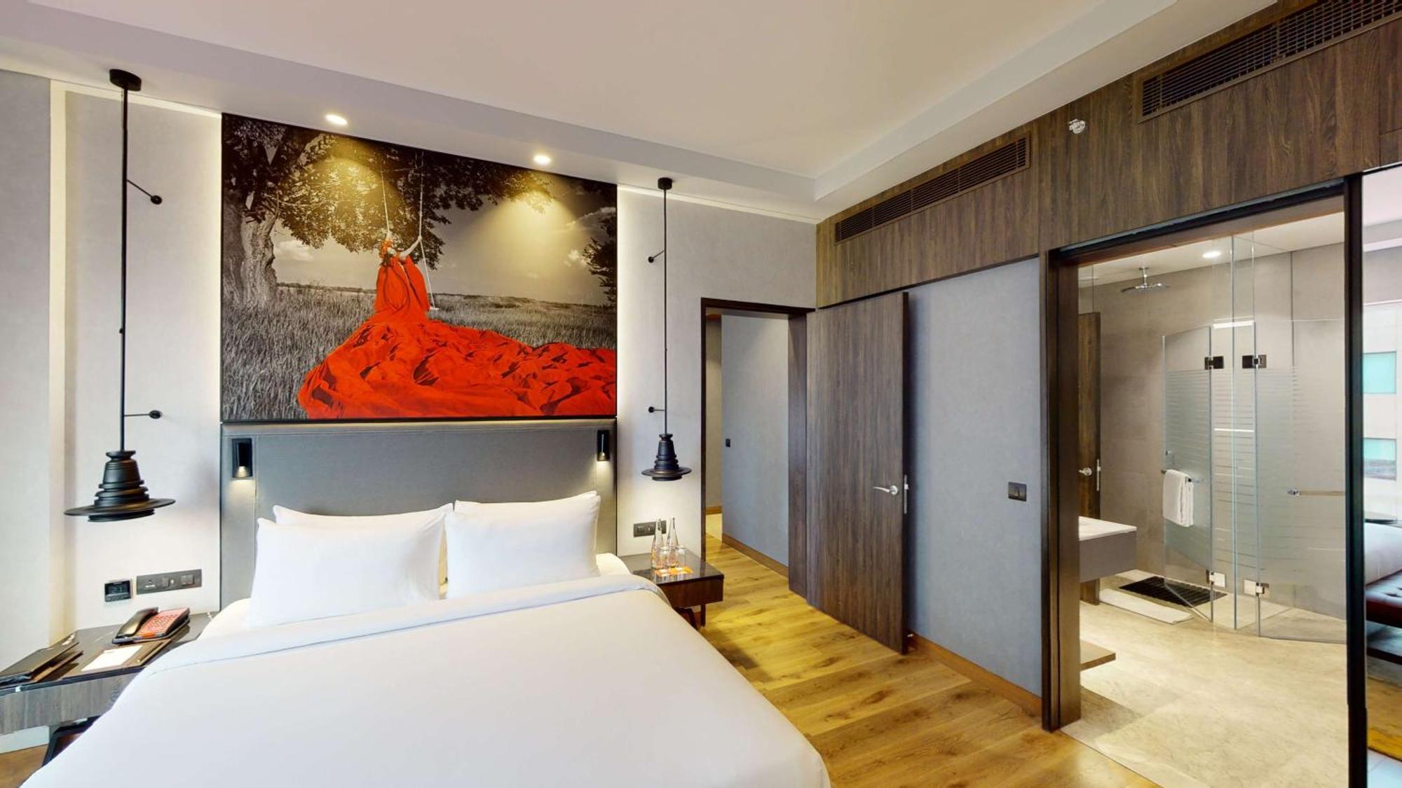Radisson Red Chandigarh Hotel 5*